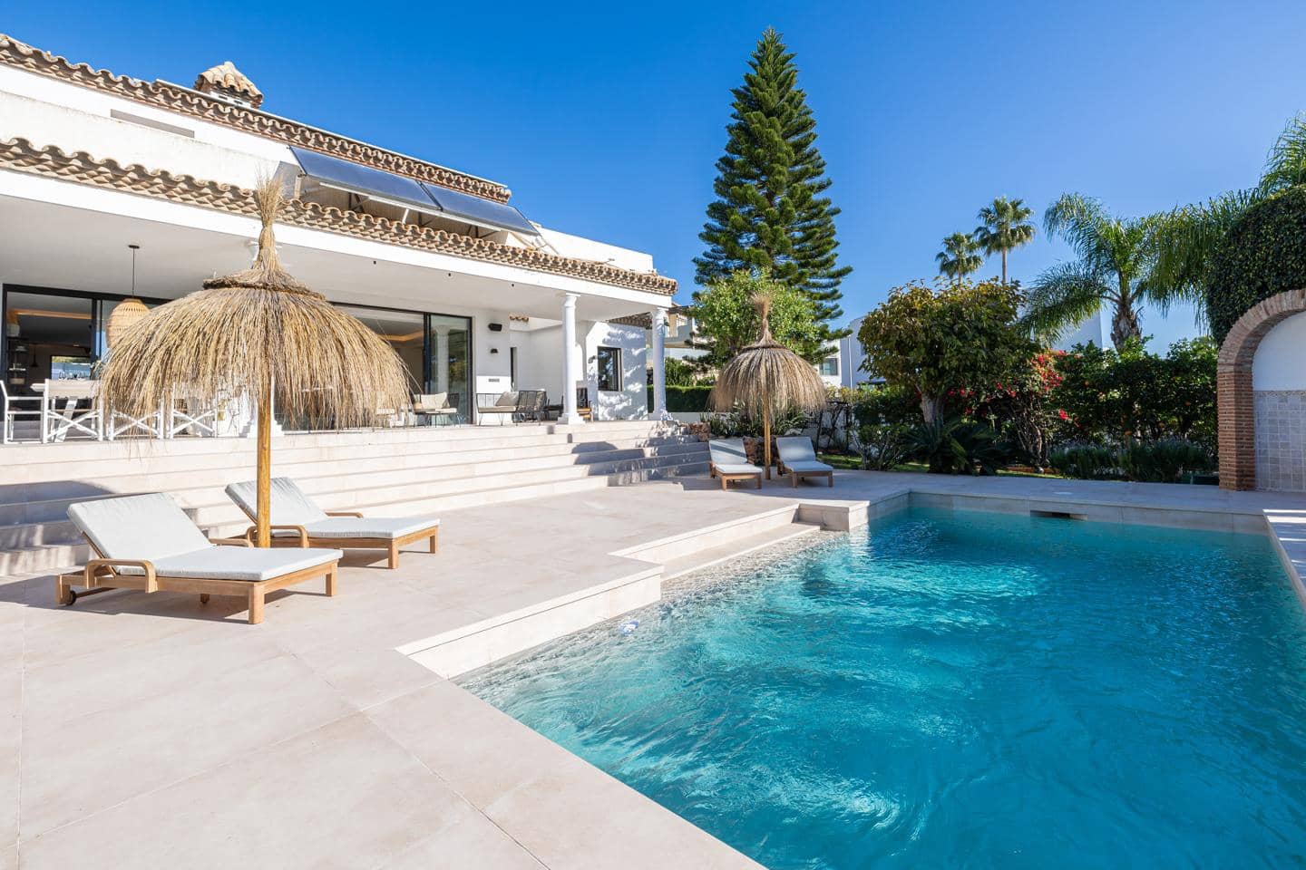 4 soveværelse Villa til salg i Benahavis med swimmingpool garage - € 1.890.000 (Ref: 9030875)