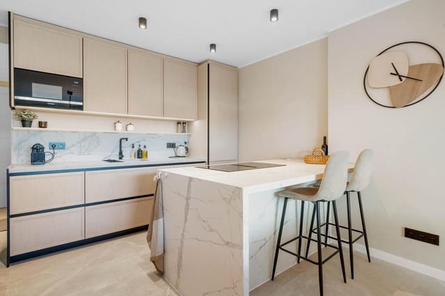 4 sovrum Lägenhet till salu i Nueva Andalucía Centro, Marbella med garage - 765 000 € (Ref: 9064539)