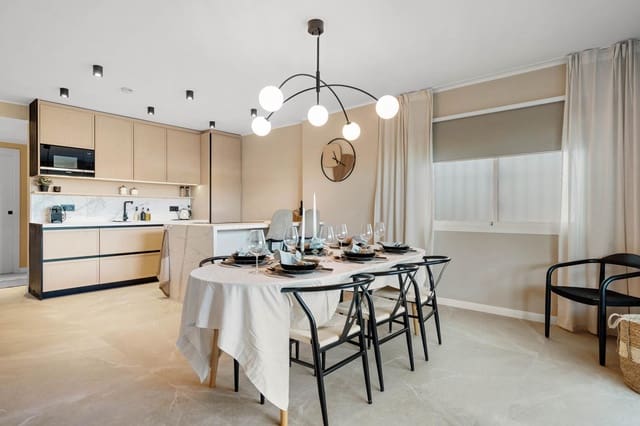 4 sovrum Lägenhet till salu i Nueva Andalucía Centro, Marbella med garage - 765 000 € (Ref: 9064539)