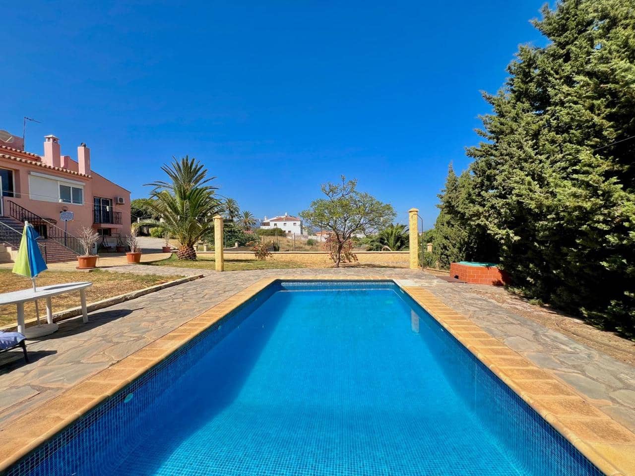 6 soveværelse Villa til salg i Estepona med swimmingpool garage - € 1.490.000 (Ref: 9135173)