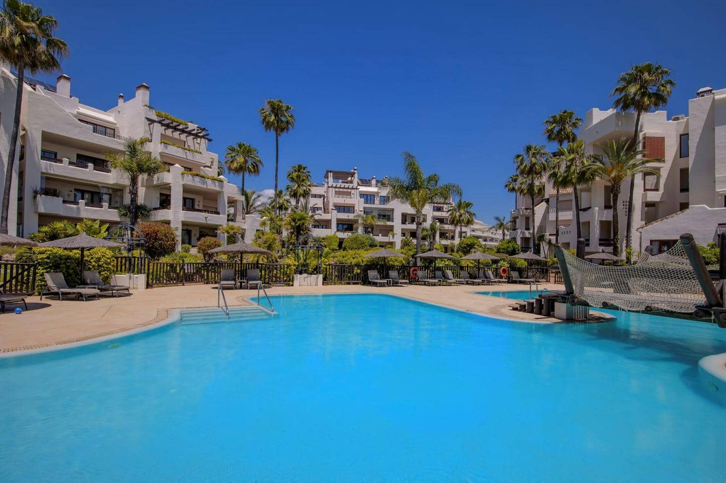 3 soverom Leilighet til salgs i Estepona med garasje - € 1 700 000 (Ref: 9138637)