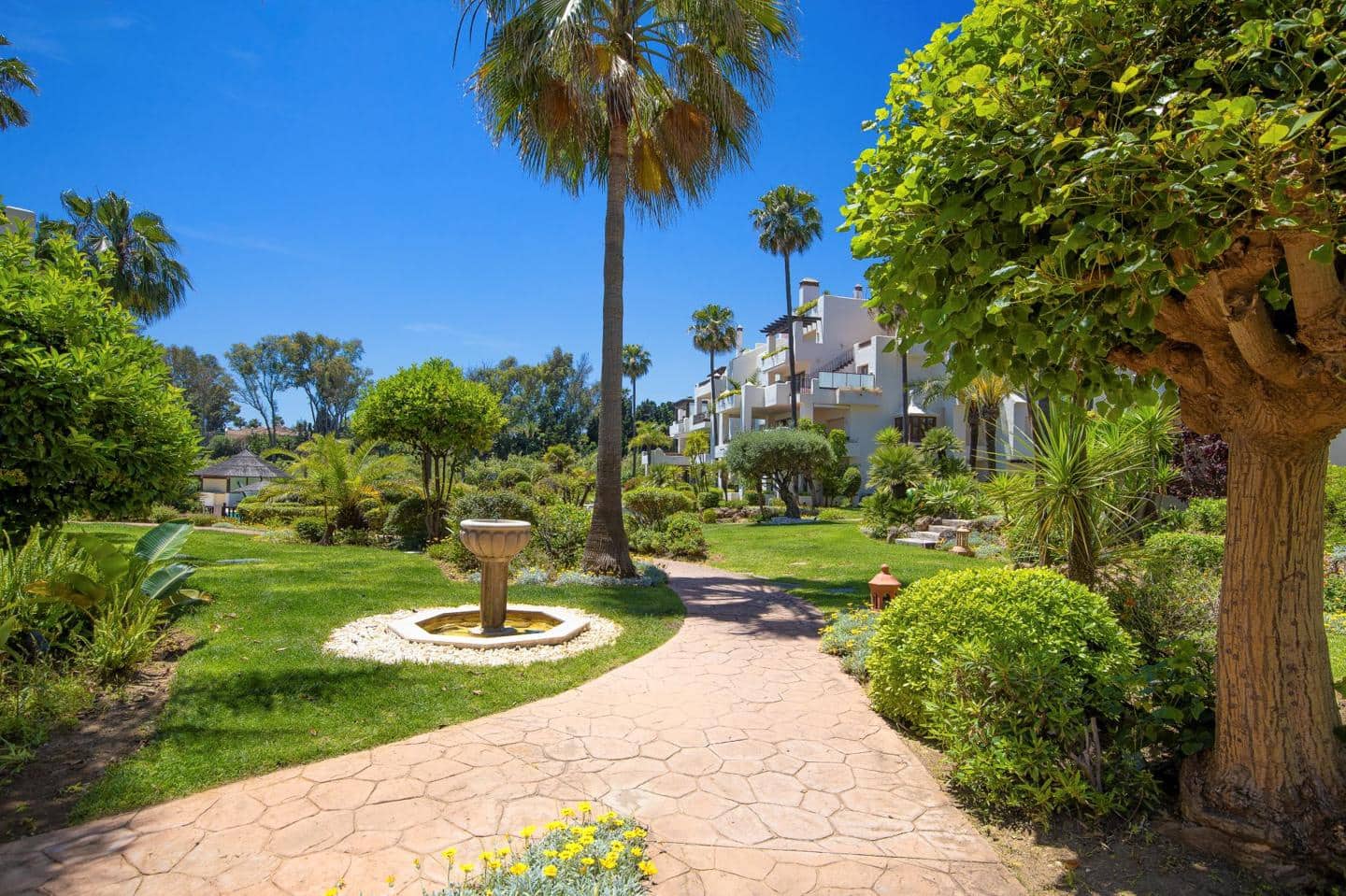 3 soverom Leilighet til salgs i Estepona med garasje - € 1 700 000 (Ref: 9138637)