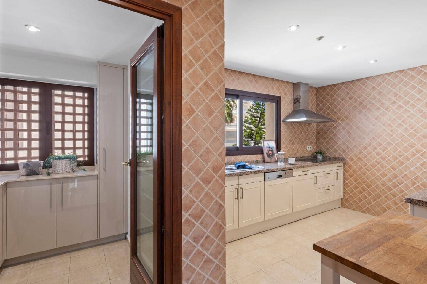 3 soverom Leilighet til salgs i Estepona med garasje - € 1 700 000 (Ref: 9138637)