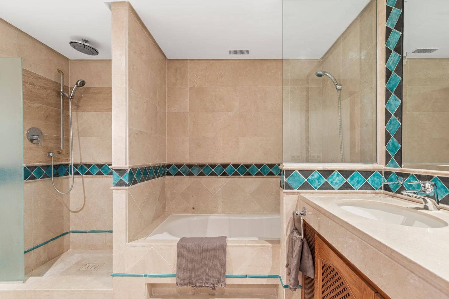 3 soverom Leilighet til salgs i Estepona med garasje - € 1 700 000 (Ref: 9138637)