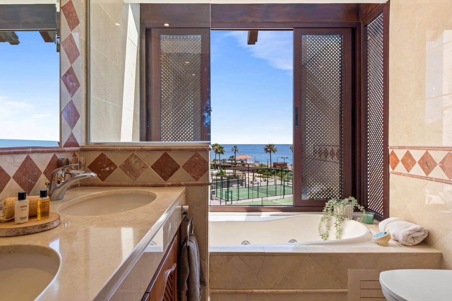 3 soverom Leilighet til salgs i Estepona med garasje - € 1 700 000 (Ref: 9138637)