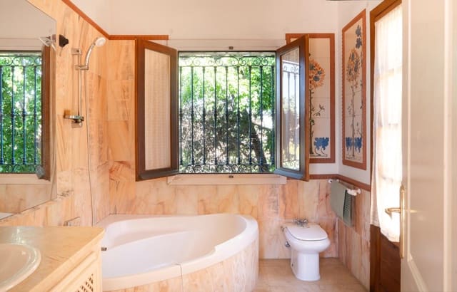 4 sovrum Villa till salu i El Paraiso, Estepona med pool garage - 2 000 000 € (Ref: 9201526)