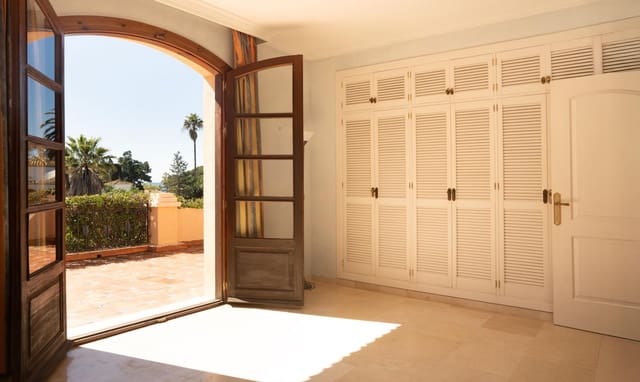 4 sovrum Villa till salu i El Paraiso, Estepona med pool garage - 2 000 000 € (Ref: 9201526)