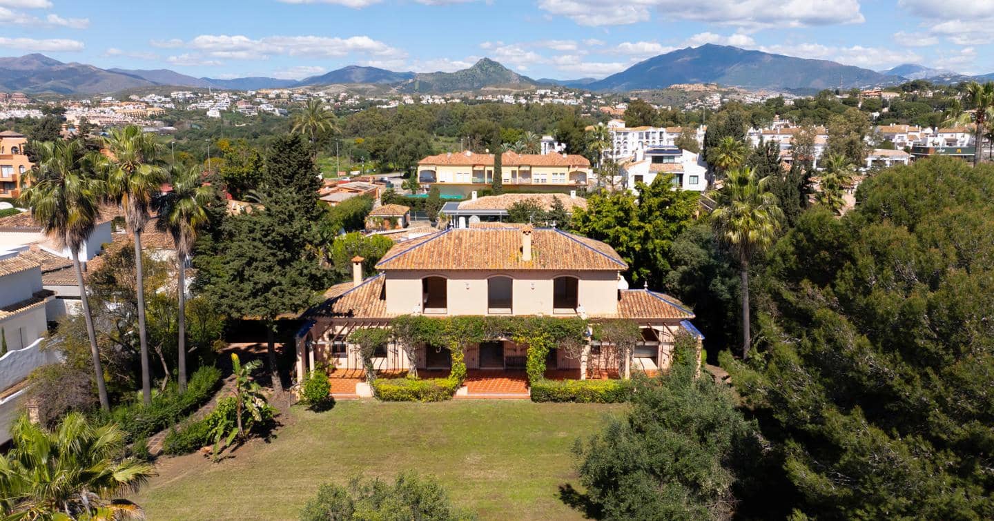 4 chambre Villa/Maison à vendre à El Paraiso avec piscine garage - 2 000 000 € (Ref: 9201526)