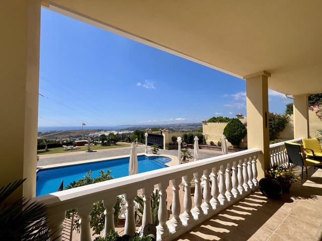 6 slaapkamer Villa te koop in Altos de Estepona, Estepona met zwembad garage - € 1.190.000 (Ref: 9235301)