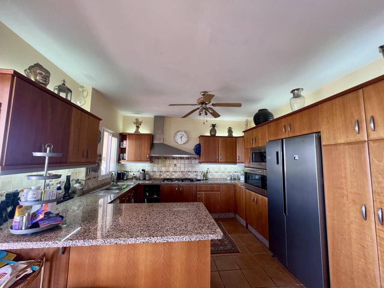 6 soveværelse Villa til salg i Estepona med swimmingpool garage - € 1.190.000 (Ref: 9235301)