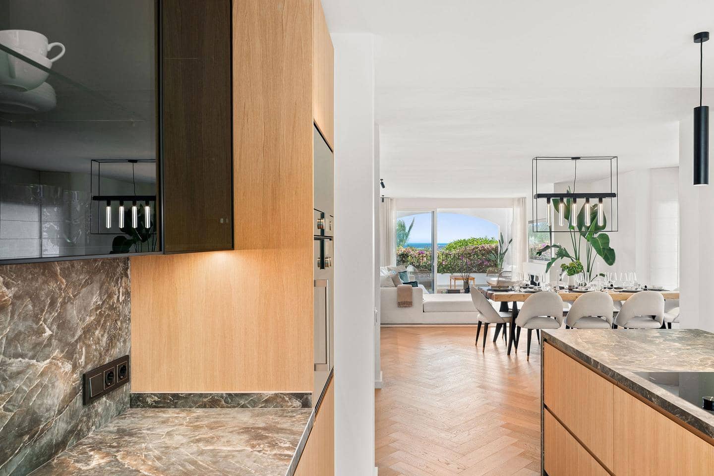 4 sypialnia Willa na sprzedaż w Marbella z basenem garażem - 1 650 000 € (Ref: 9394316)