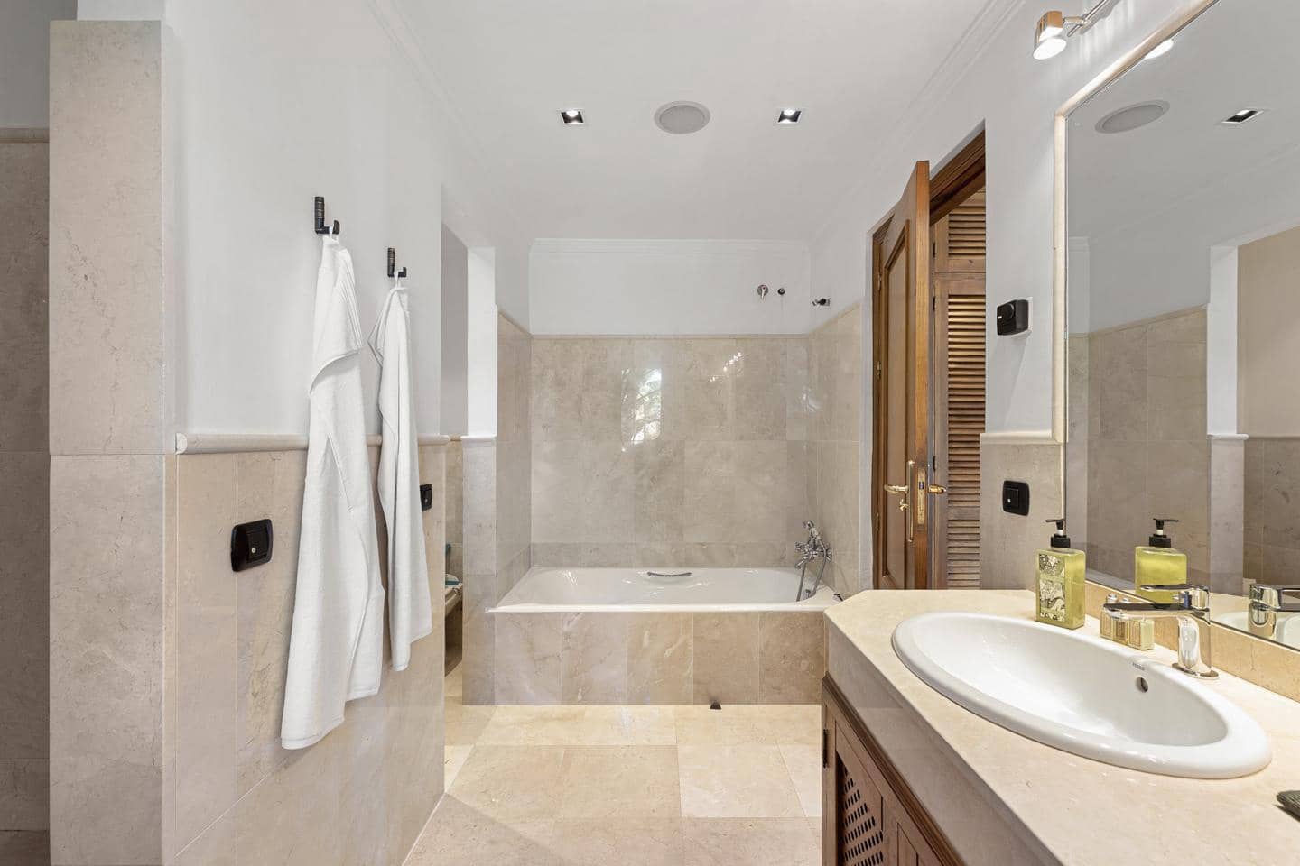 4 sypialnia Willa na sprzedaż w Marbella z garażem - 4 500 000 € (Ref: 9394318)