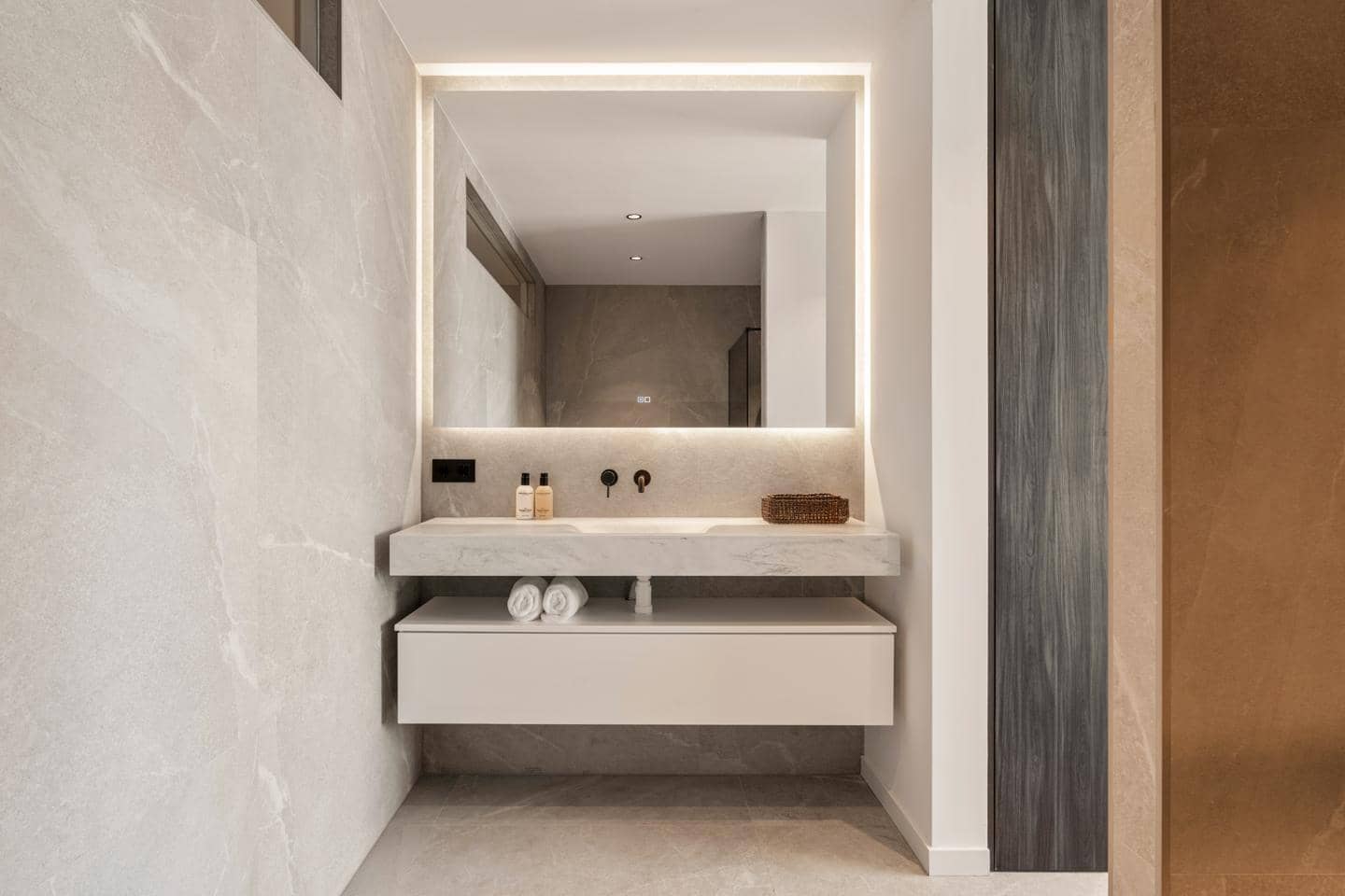 3 sypialnia Mieszkanie na sprzedaż w Benahavis z basenem garażem - 1 350 000 € (Ref: 9394321)