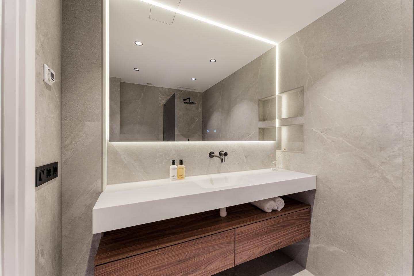 3 sypialnia Mieszkanie na sprzedaż w Benahavis z basenem garażem - 1 350 000 € (Ref: 9394321)