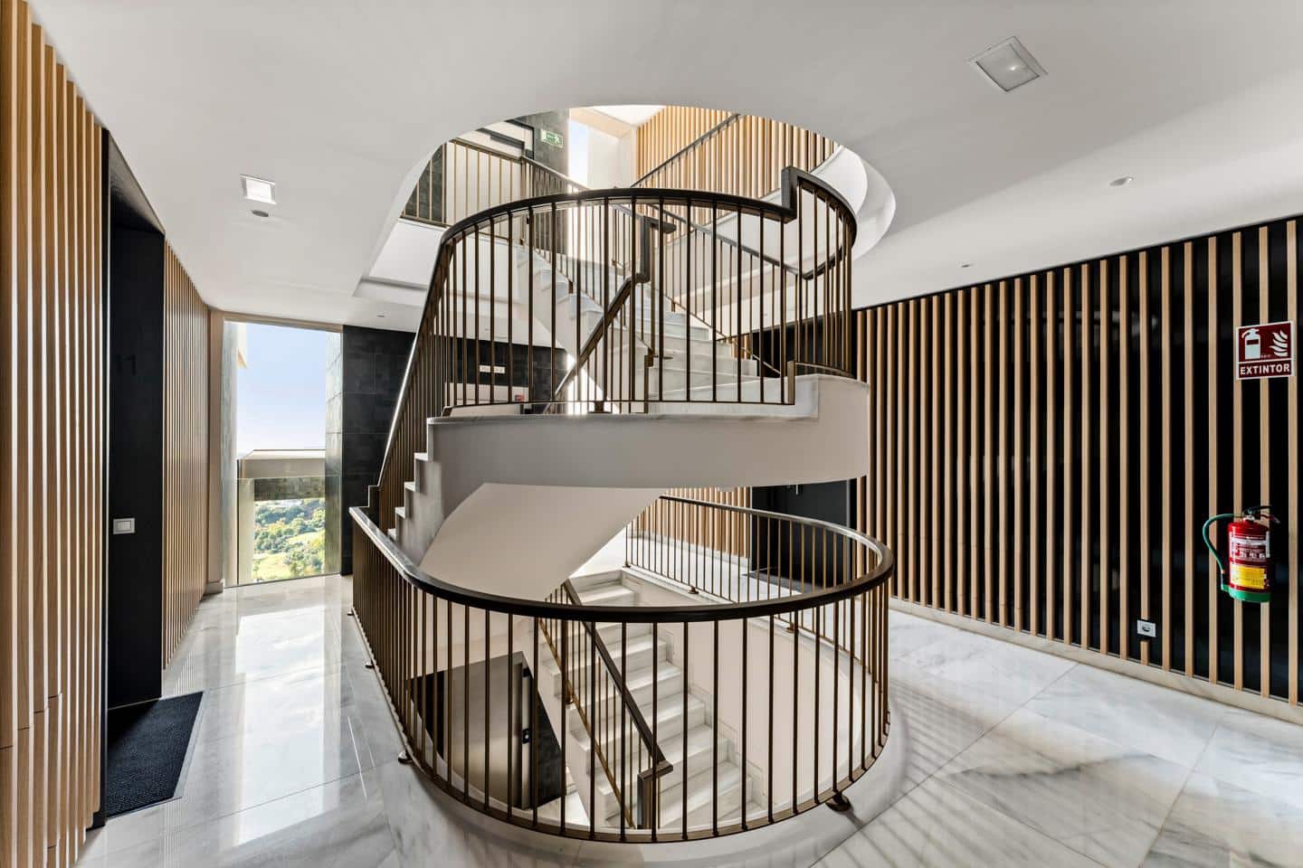 3 slaapkamer Flat te koop in Benahavis met garage - € 2.149.000 (Ref: 9394322)