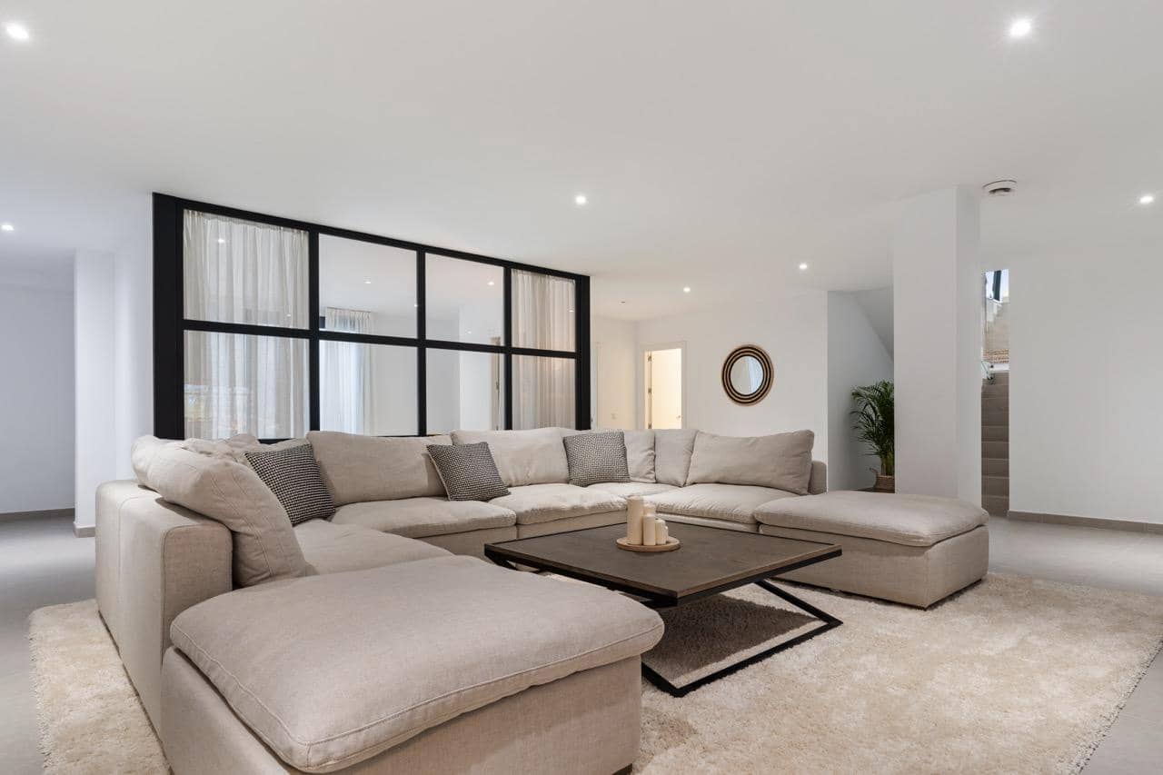 6 bedroom Villa for sale in Estepona with pool garage - € 1,495,000 (Ref: 9396852)