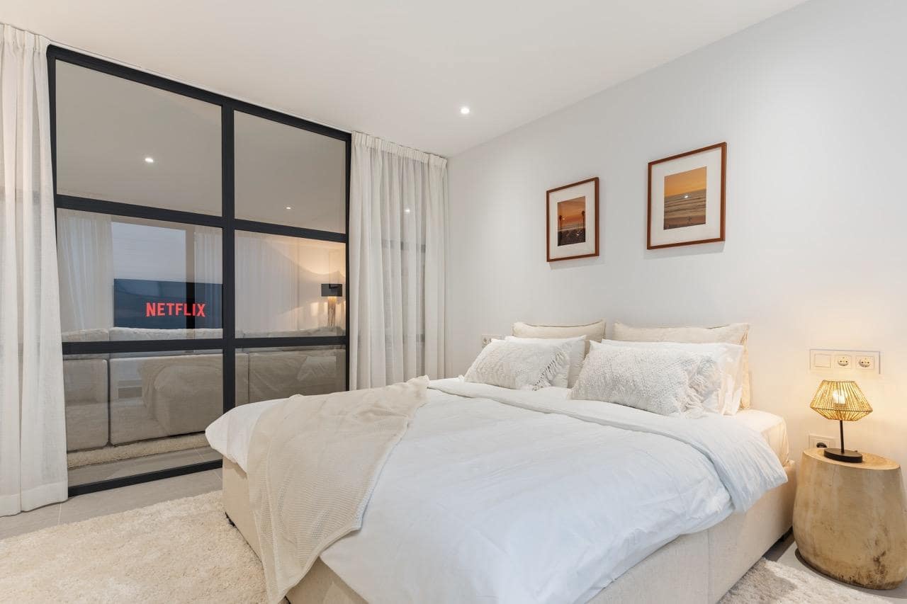 6 bedroom Villa for sale in Estepona with pool garage - € 1,495,000 (Ref: 9396852)