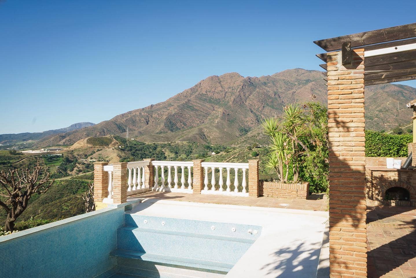 6 slaapkamer Villa te koop in Estepona met zwembad garage - € 1.395.000 (Ref: 9426419)