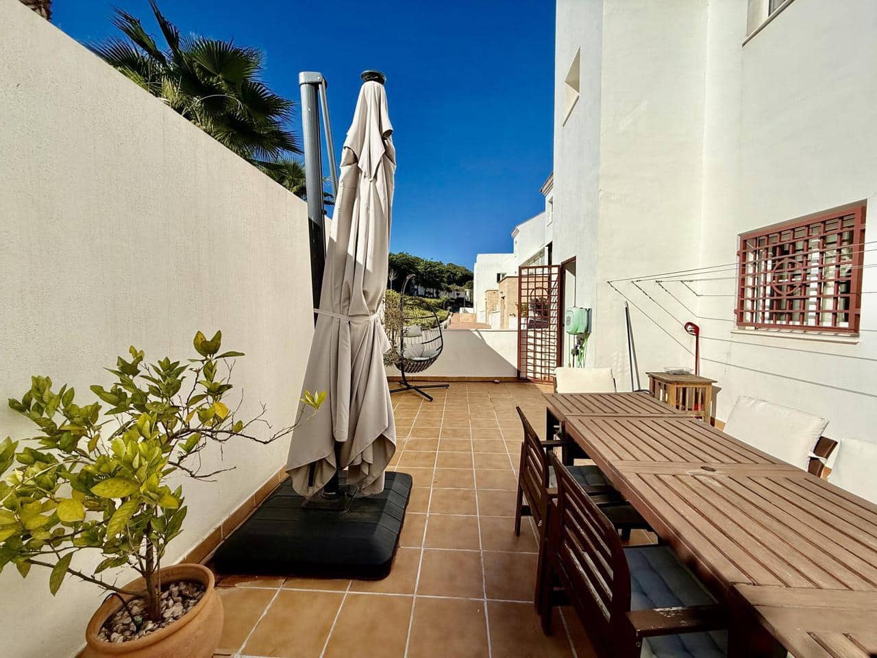 3 bedroom Flat for sale in La Alcaidesa with garage - € 310,000 (Ref: 9426420)