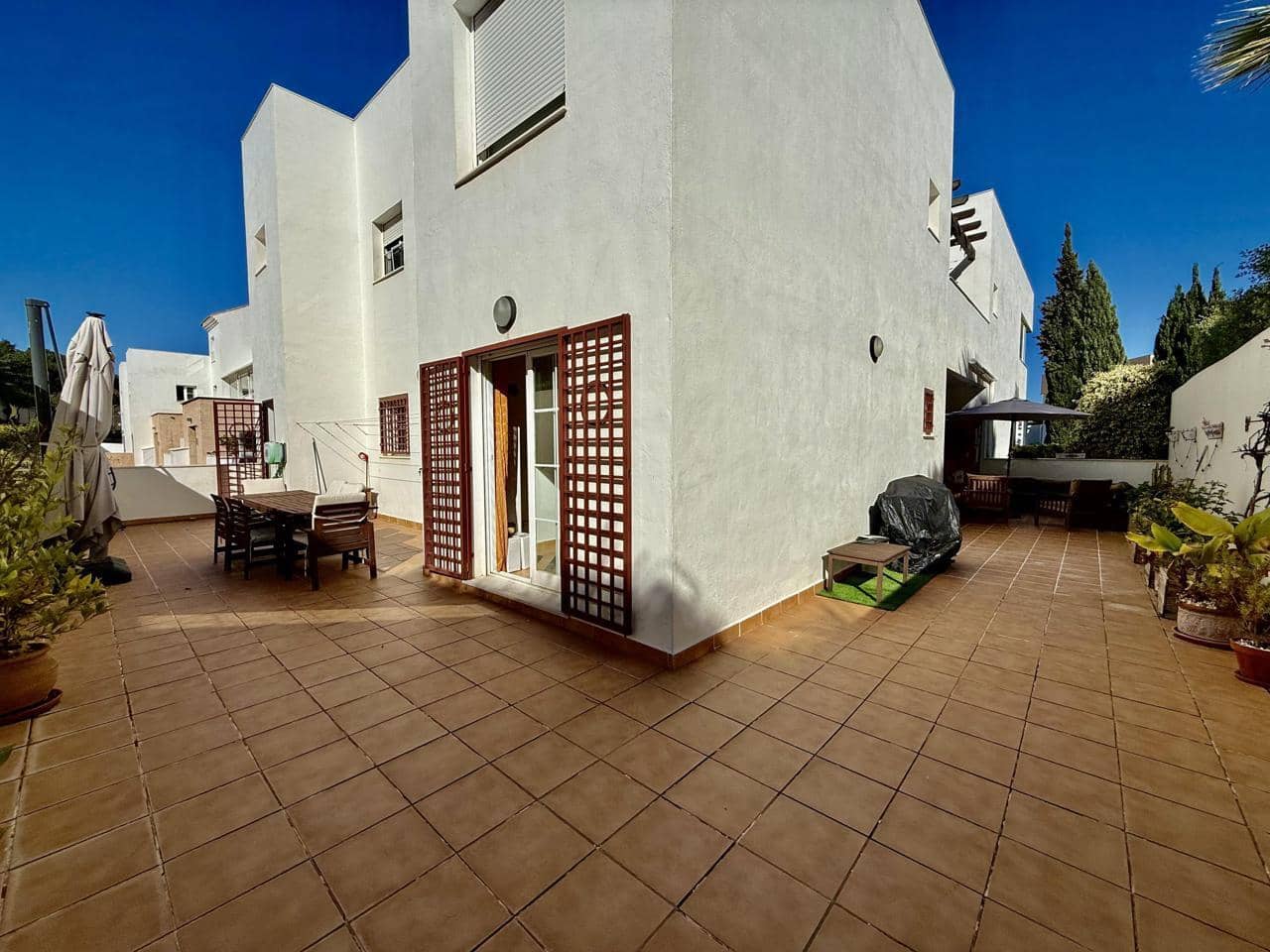 3 bedroom Flat for sale in La Alcaidesa with garage - € 310,000 (Ref: 9426420)