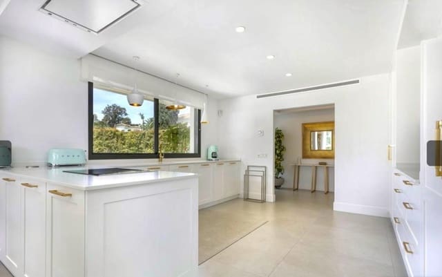 4 soveværelse Villa til salg i Guadalmina Alta, Marbella med swimmingpool garage - € 2.900.000 (Ref: 9449336)