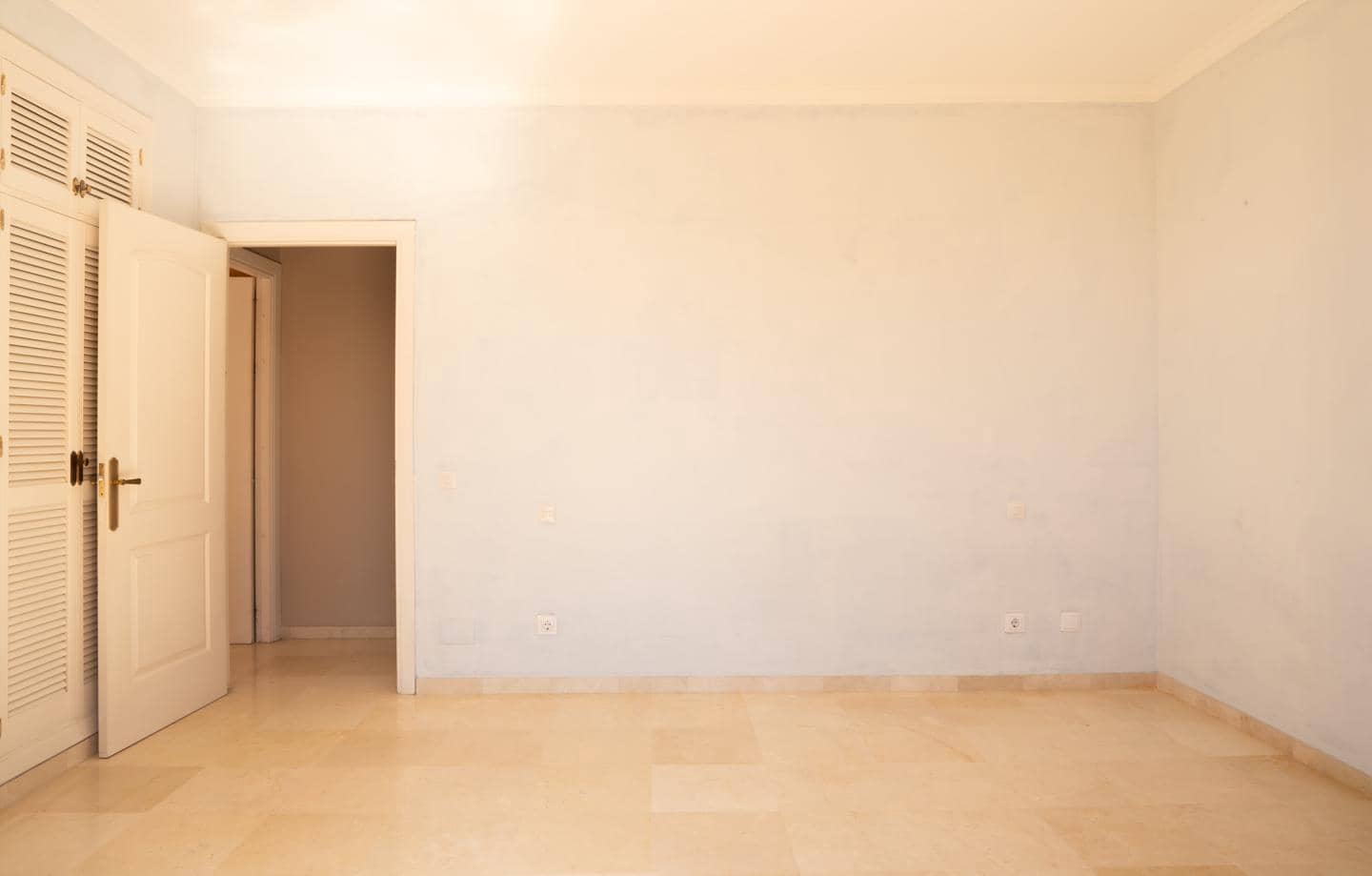 4 bedroom Villa for sale in El Paraiso with pool garage - € 2,000,000 (Ref: 9489973)