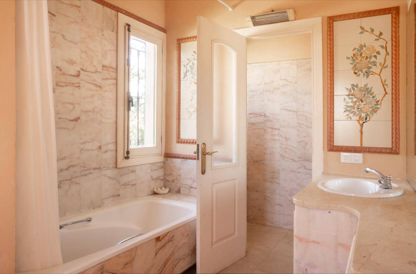 4 bedroom Villa for sale in El Paraiso with pool garage - € 2,000,000 (Ref: 9489973)