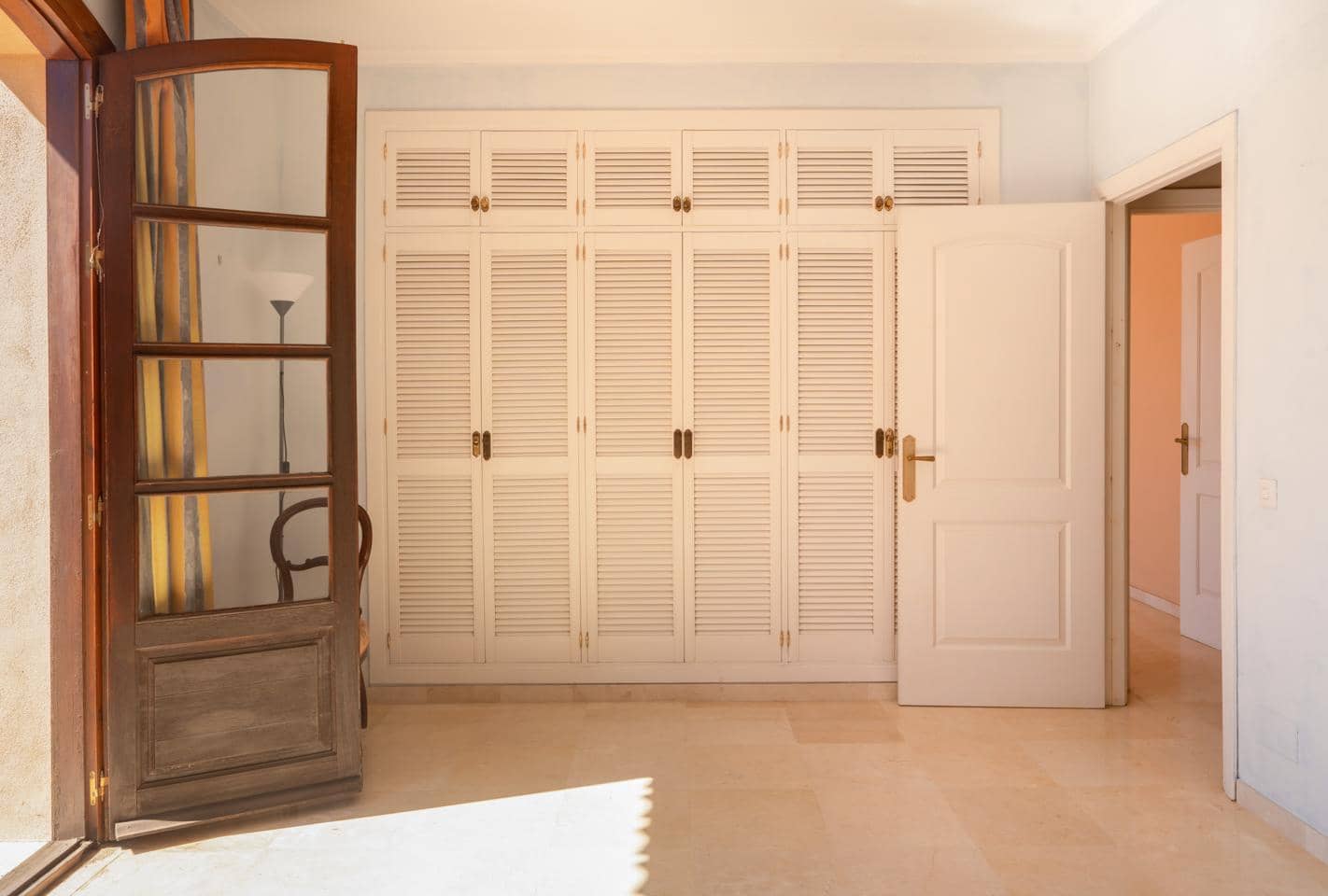 4 bedroom Villa for sale in El Paraiso with pool garage - € 2,000,000 (Ref: 9489973)