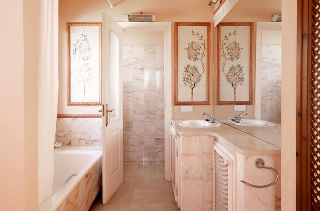 4 slaapkamer Villa te koop in El Paraiso, Estepona met zwembad garage - € 2.000.000 (Ref: 9489973)