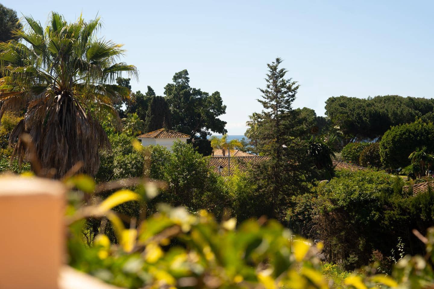 4 bedroom Villa for sale in El Paraiso with pool garage - € 2,000,000 (Ref: 9489973)