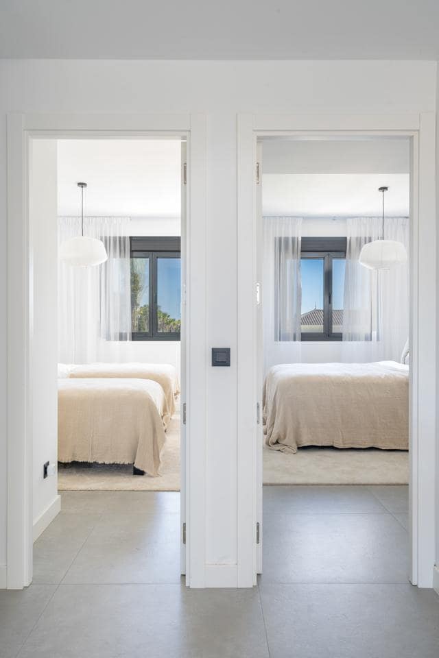 Piso de 3 habitaciones en Estepona en venta con garaje - 925.000 € (Ref: 9489975)