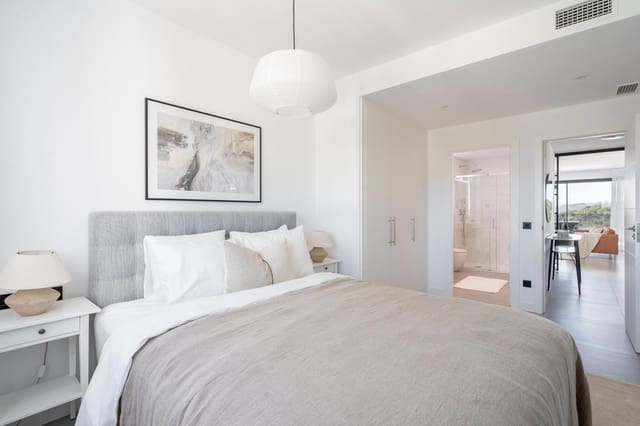 Piso de 3 habitaciones en Altos de Estepona, Estepona en venta con garaje - 925.000 € (Ref: 9489975)