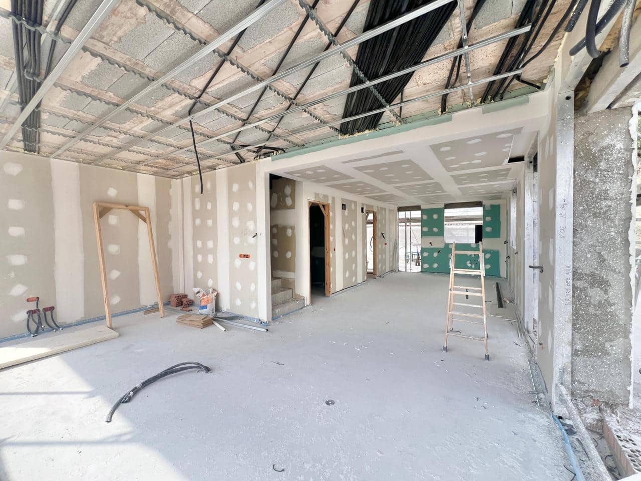 4 bedroom Villa for sale in Estepona with pool garage - € 730,000 (Ref: 9503127)