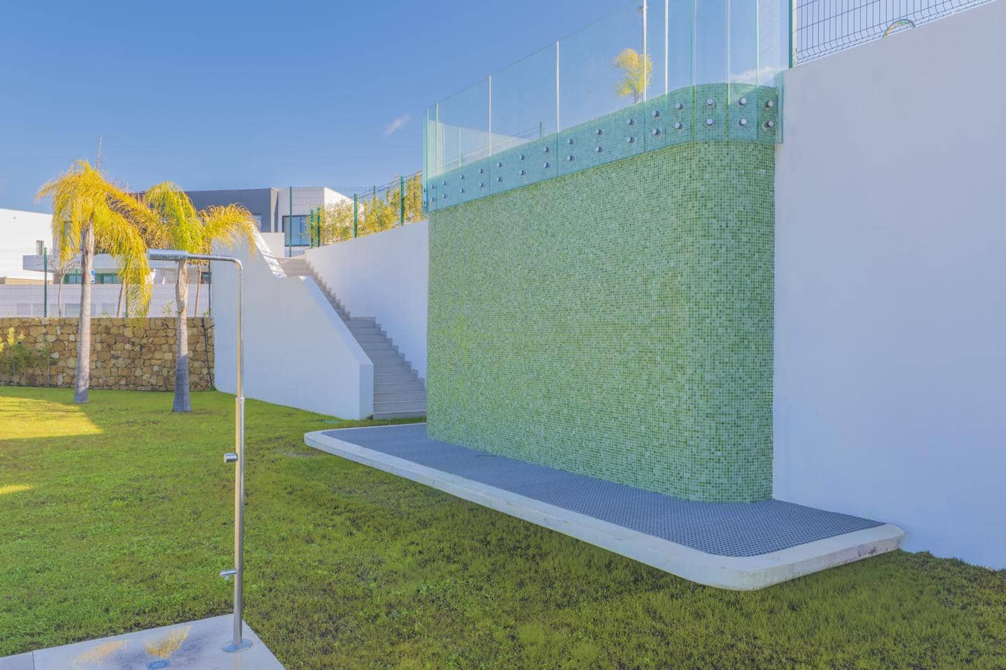 4 bedroom Villa for sale in Estepona with pool garage - € 1,050,000 (Ref: 9550108)