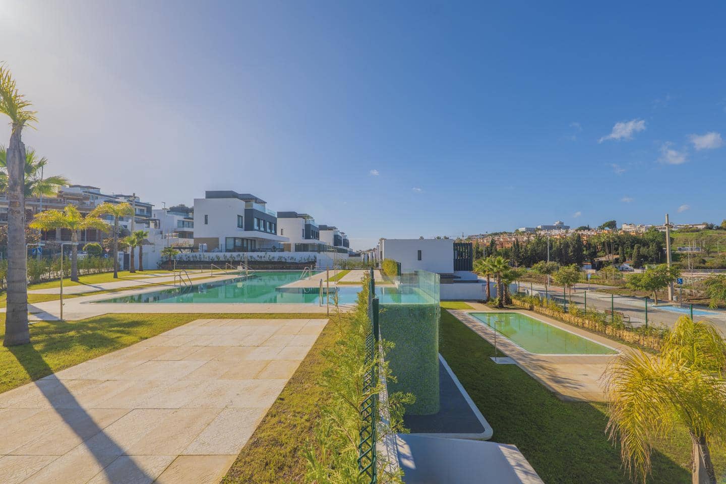 4 bedroom Villa for sale in Estepona with pool garage - € 1,050,000 (Ref: 9550108)