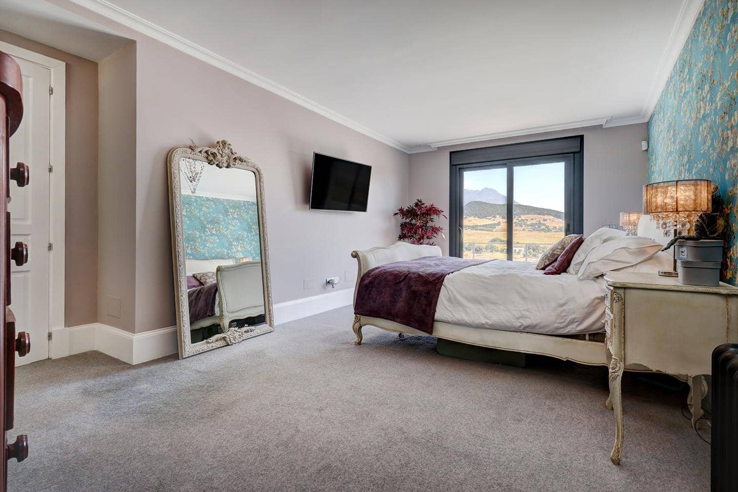 Chalet de 4 habitaciones en Casares en venta con piscina - 2.250.000 € (Ref: 9628185)