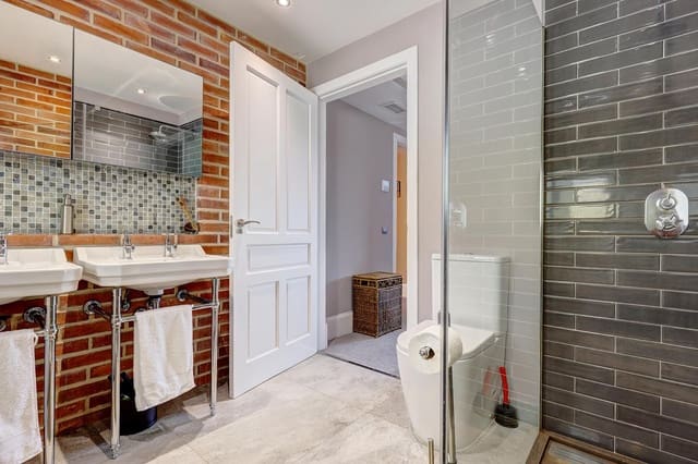 Chalet de 4 habitaciones en Casares Pueblo, Casares en venta con piscina - 2.250.000 € (Ref: 9628185)