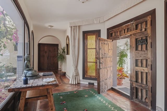 6 bedroom Villa for sale in Istán with pool garage - € 4,995,000 (Ref: 9669368)