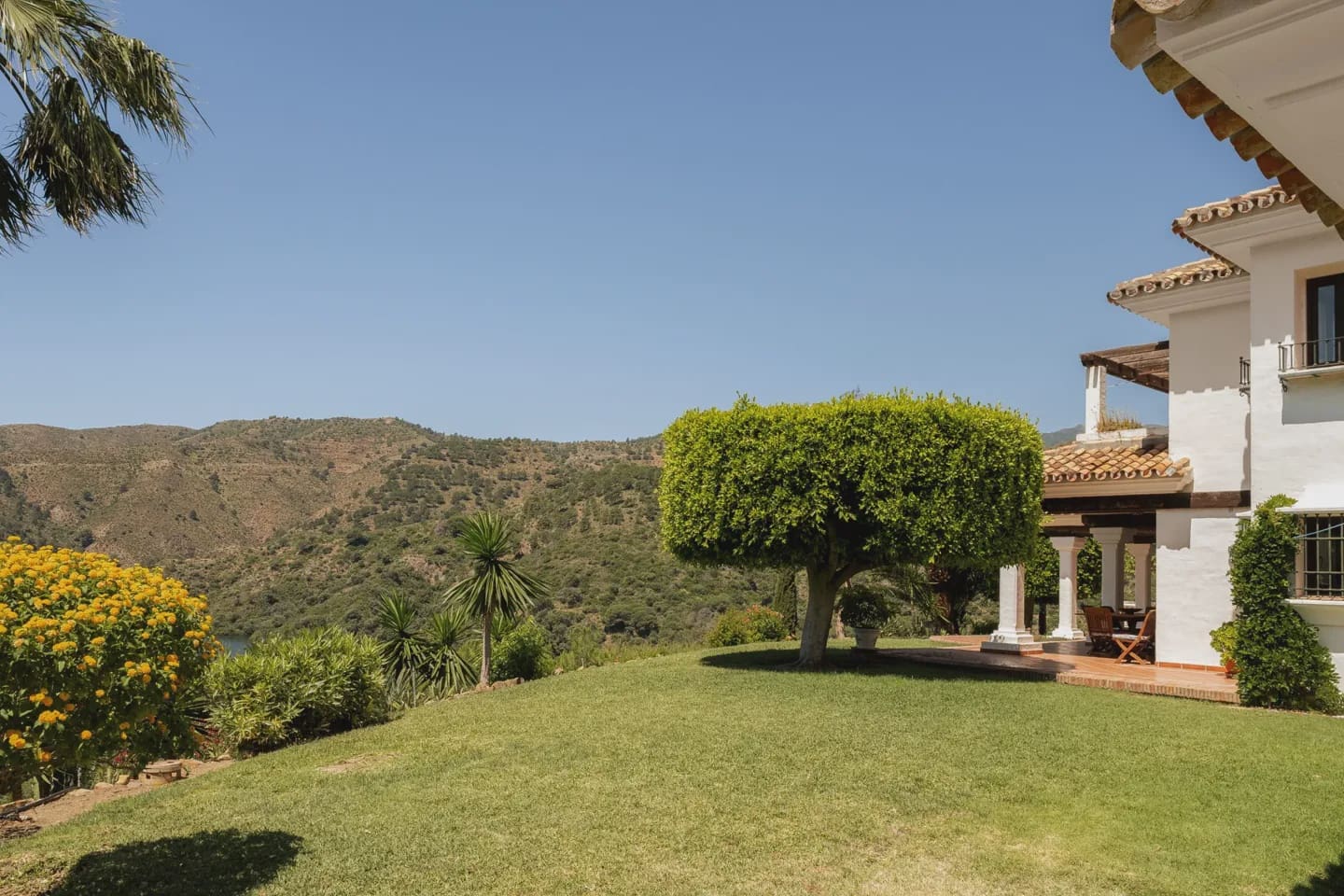 6 bedroom Villa for sale in Istan with pool garage - € 4,995,000 (Ref: 9669368)