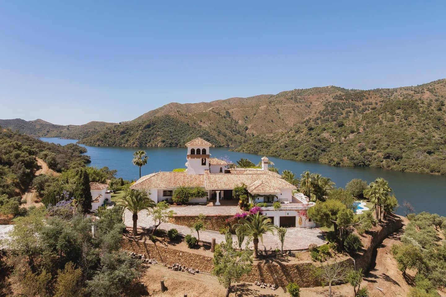 6 bedroom Villa for sale in Istan with pool garage - € 4,995,000 (Ref: 9669368)