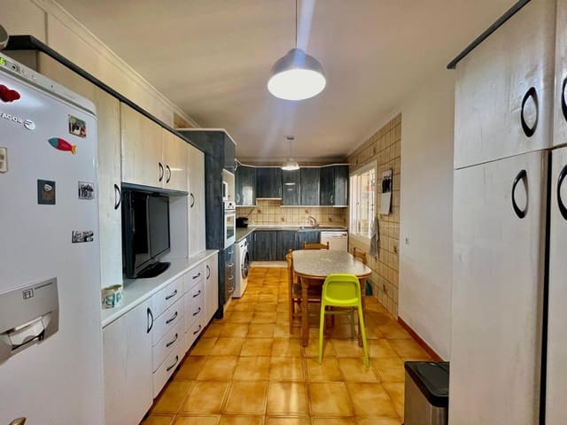 6 bedroom Villa for sale in Huerta Nueva, Estepona with pool garage - € 1,490,000 (Ref: 9669371)