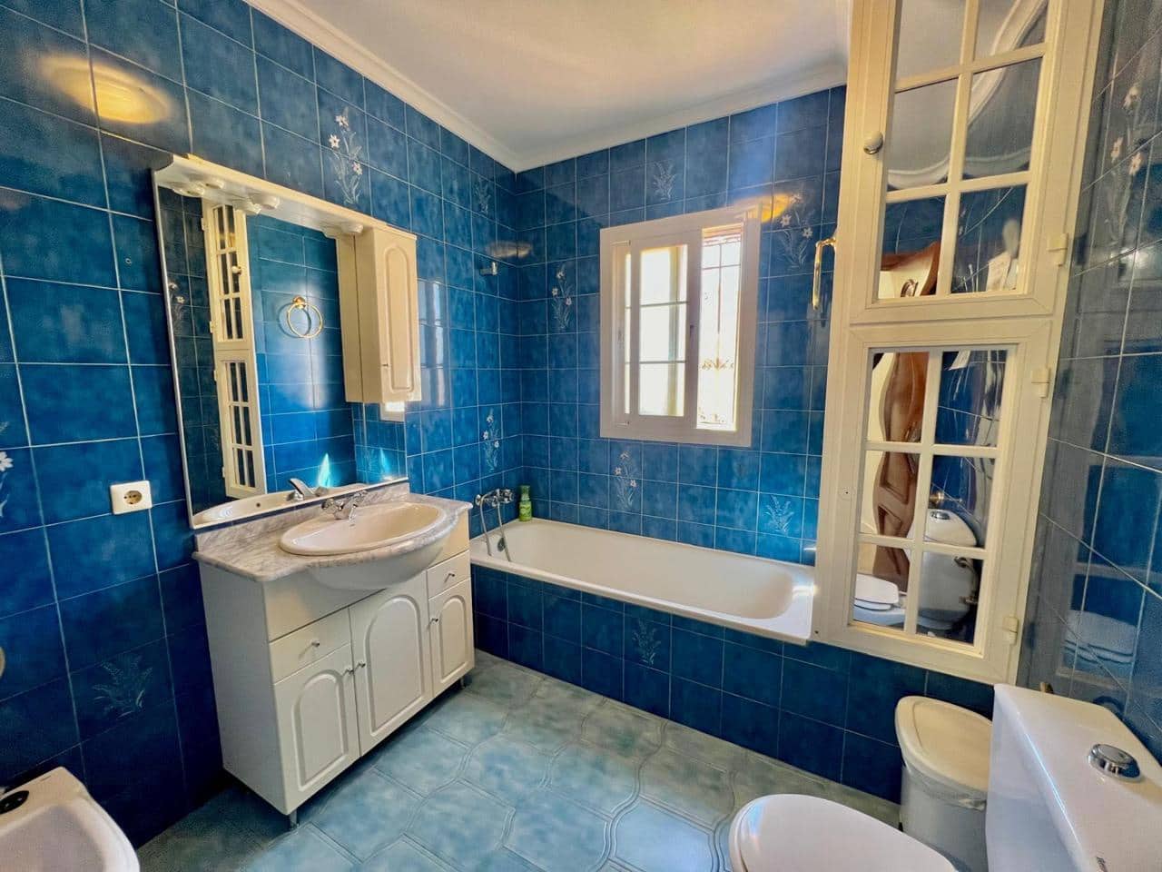 6 sovrum Villa till salu i Estepona med pool garage - 1 490 000 € (Ref: 9669371)