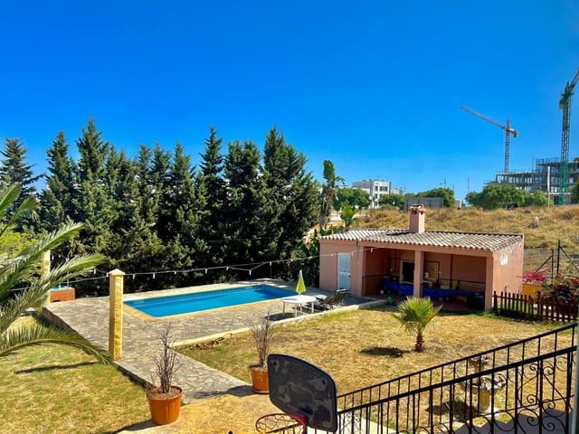 6 bedroom Villa for sale in Huerta Nueva, Estepona with pool garage - € 1,490,000 (Ref: 9669371)