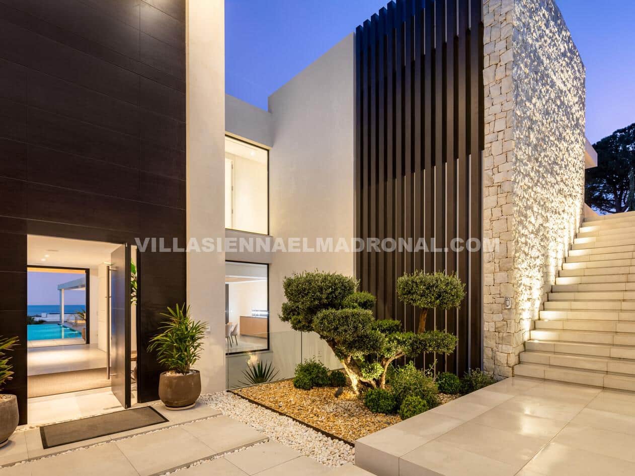 8 Zimmer Villa zu verkaufen in El Madronal mit Garage - 11.500.000 € (Ref: 9669375)