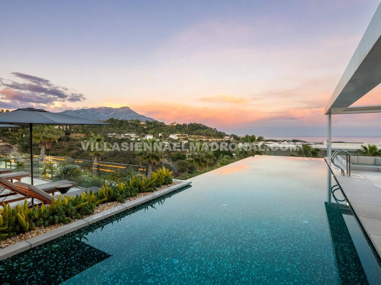 8 Zimmer Villa zu verkaufen in El Madronal mit Garage - 11.500.000 € (Ref: 9669375)