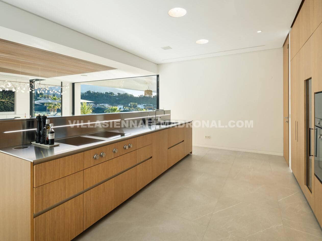 8 Zimmer Villa zu verkaufen in El Madronal mit Garage - 11.500.000 € (Ref: 9669375)