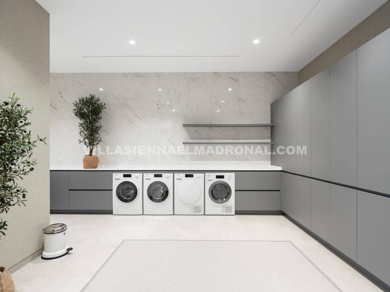 8 Zimmer Villa zu verkaufen in El Madronal mit Garage - 11.500.000 € (Ref: 9669375)