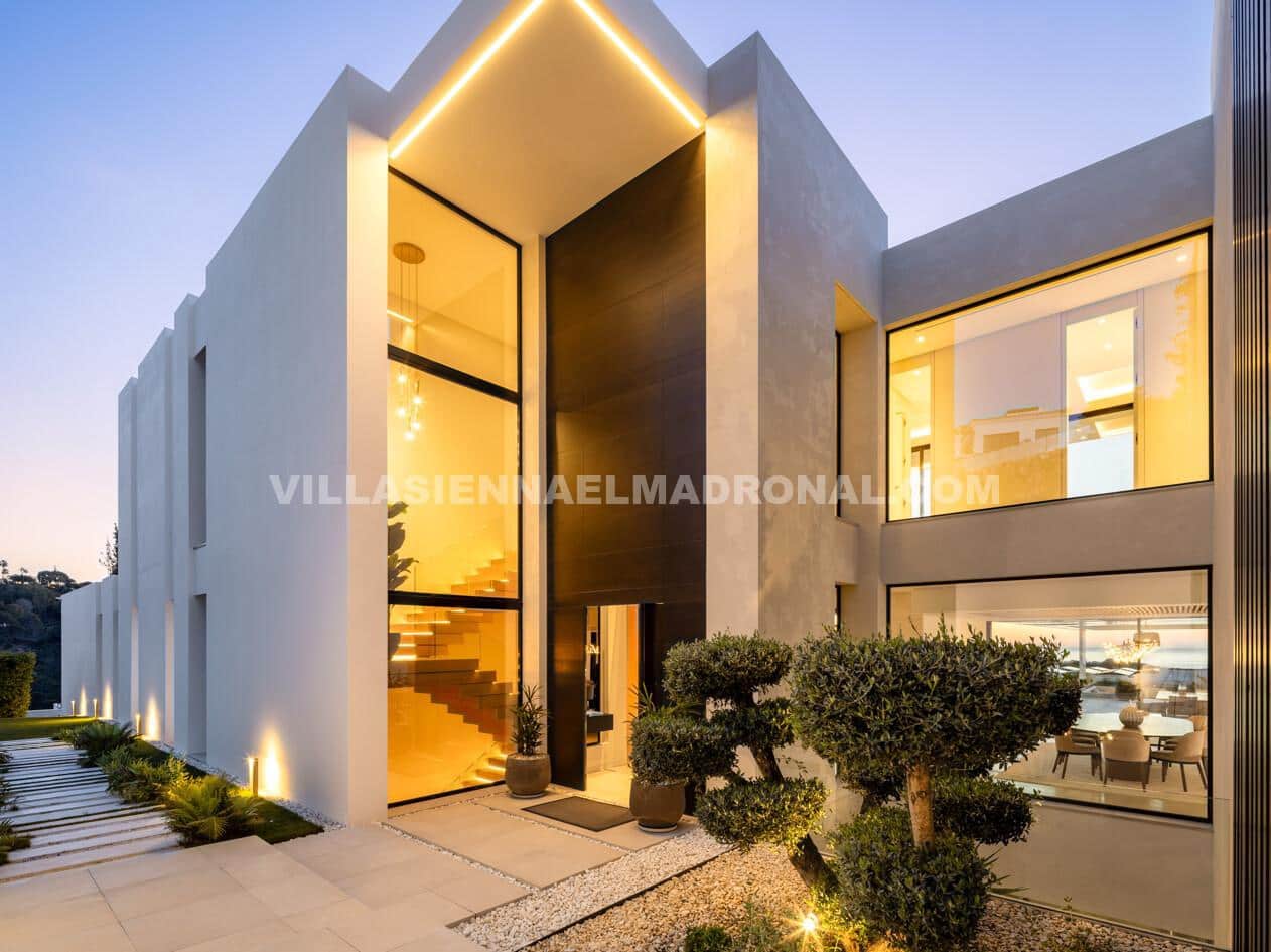 8 Zimmer Villa zu verkaufen in El Madronal mit Garage - 11.500.000 € (Ref: 9669375)