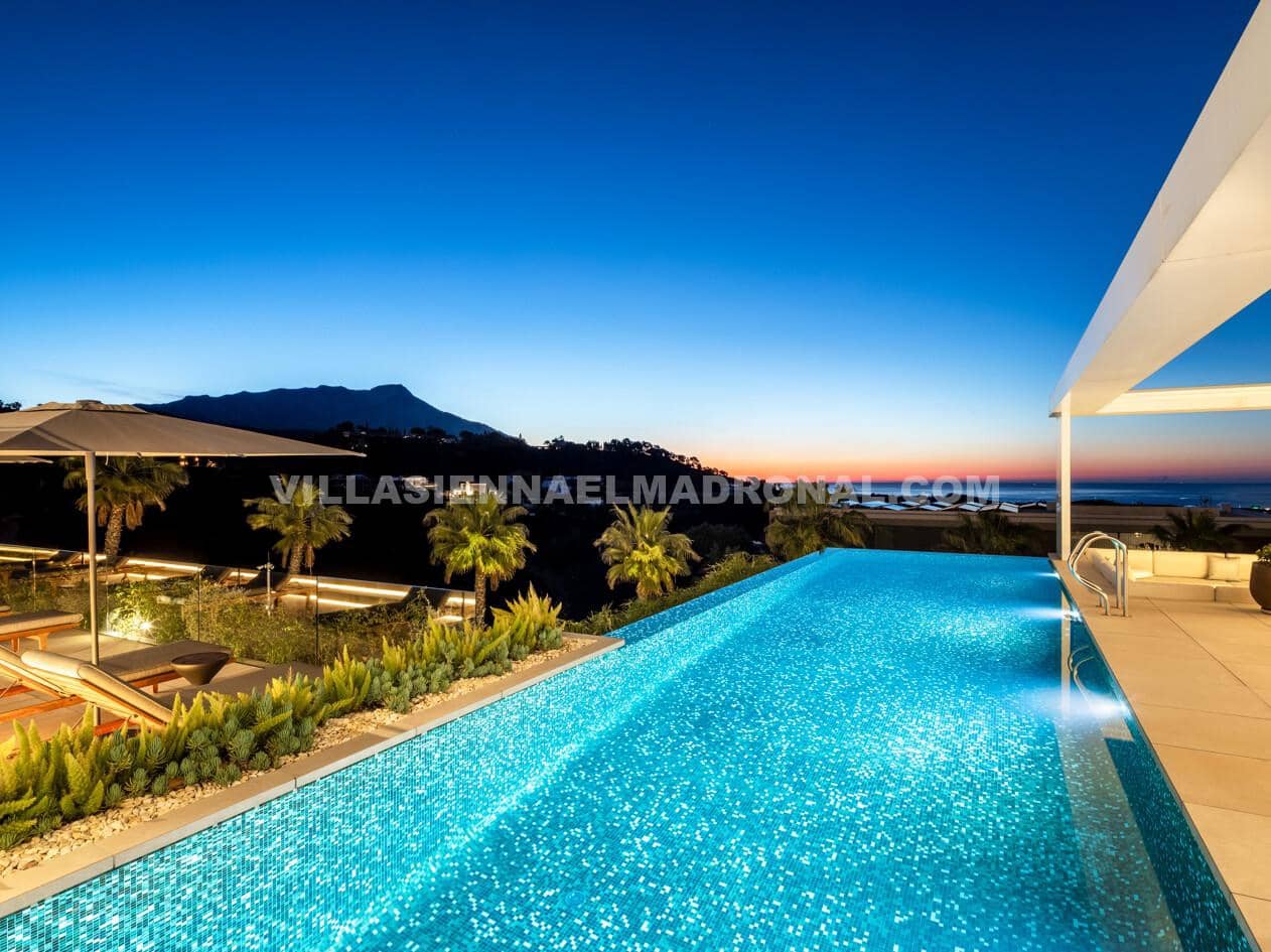 8 Zimmer Villa zu verkaufen in El Madronal mit Garage - 11.500.000 € (Ref: 9669375)