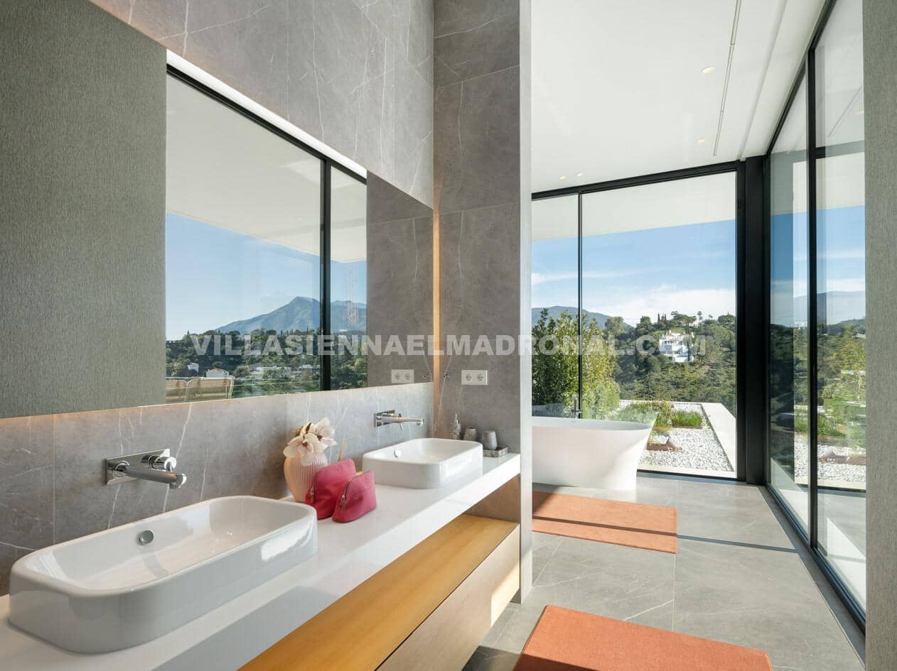 8 Zimmer Villa zu verkaufen in El Madronal mit Garage - 11.500.000 € (Ref: 9669375)